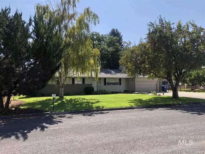 679 Crestview Dr., Twin Falls, ID 83301