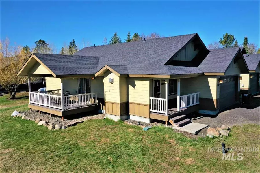 1677 Ginney Way, Mccall, ID 83638