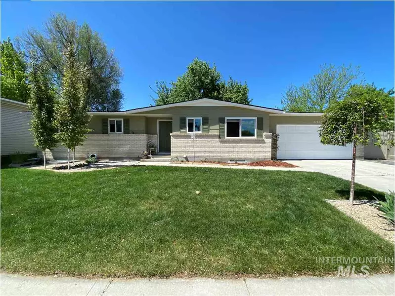 3785 N Kingswood Dr, Boise, ID 83704