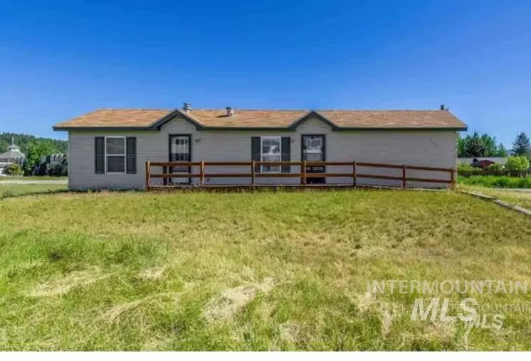 116 E Spring St, Cascade, ID 83611