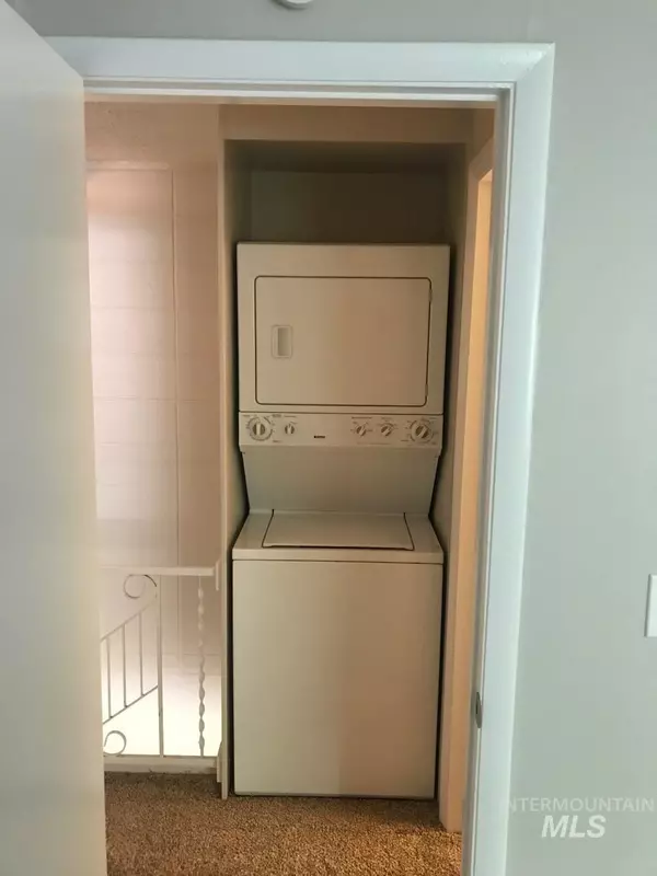 Boise, ID 83705,952 S Curtis Rd