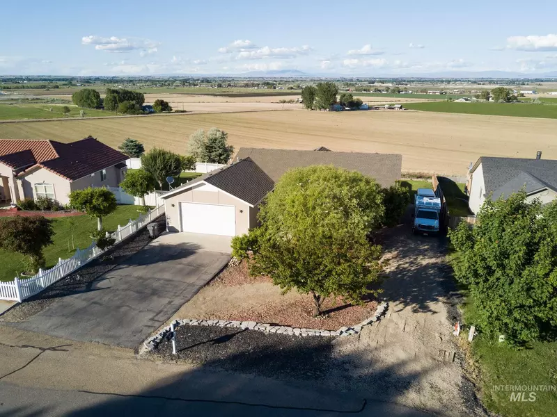 20808 Whittier Dr, Greenleaf, ID 83626