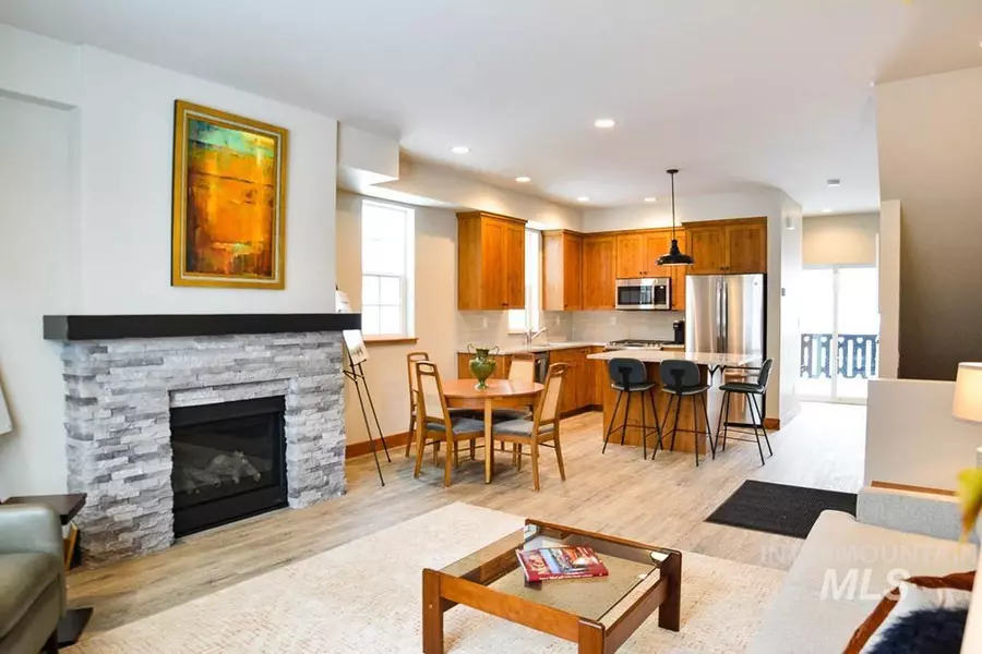 332 Silverpine Drive, Mccall, ID 83638