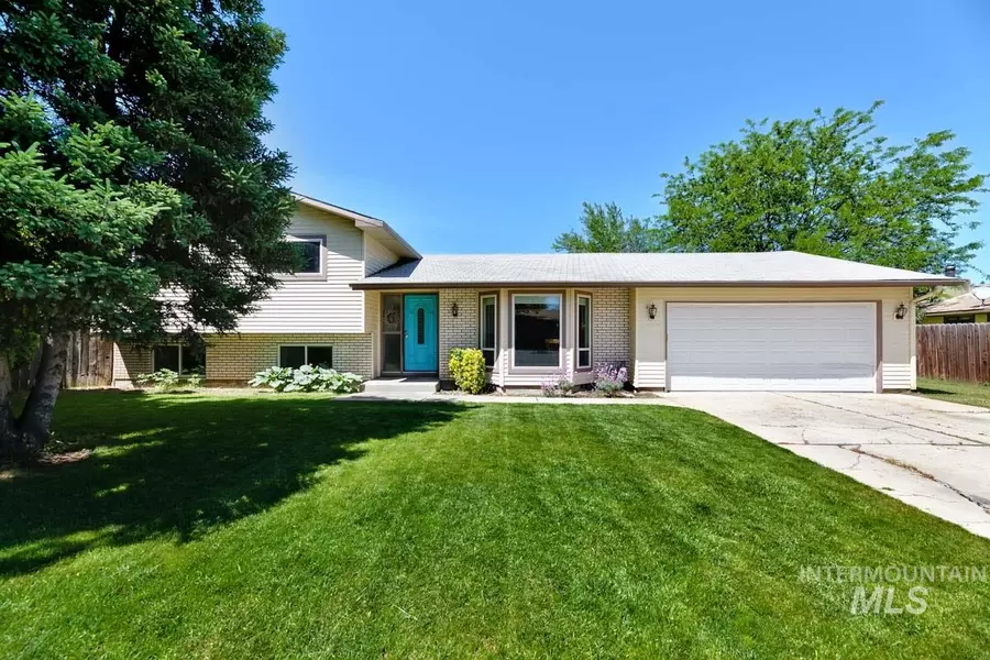 9261 W Zuni Dr, Boise, ID 83704