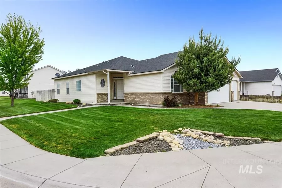 102 NE Victor Gust Dr, Mountain Home, ID 83647