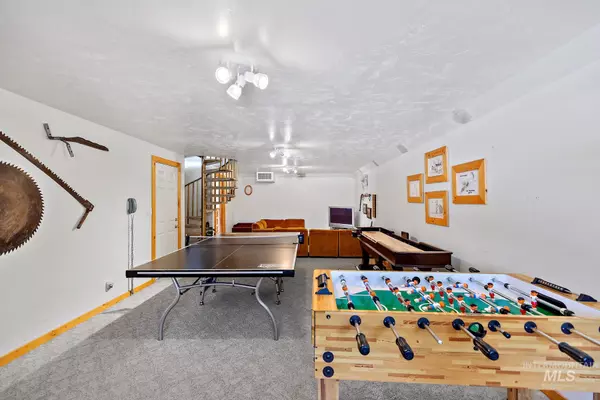 Pine, ID 83647,451 N Alpine Circle