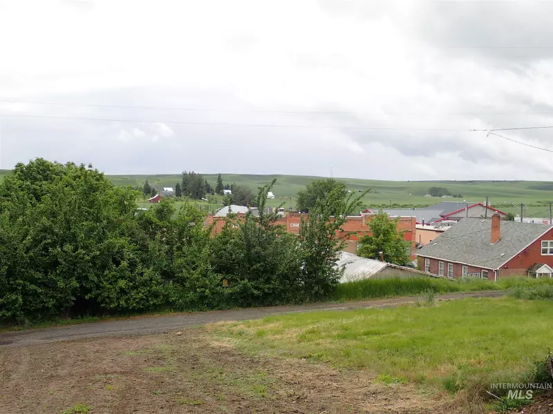 151 N Fir St, Genesee, ID 83832