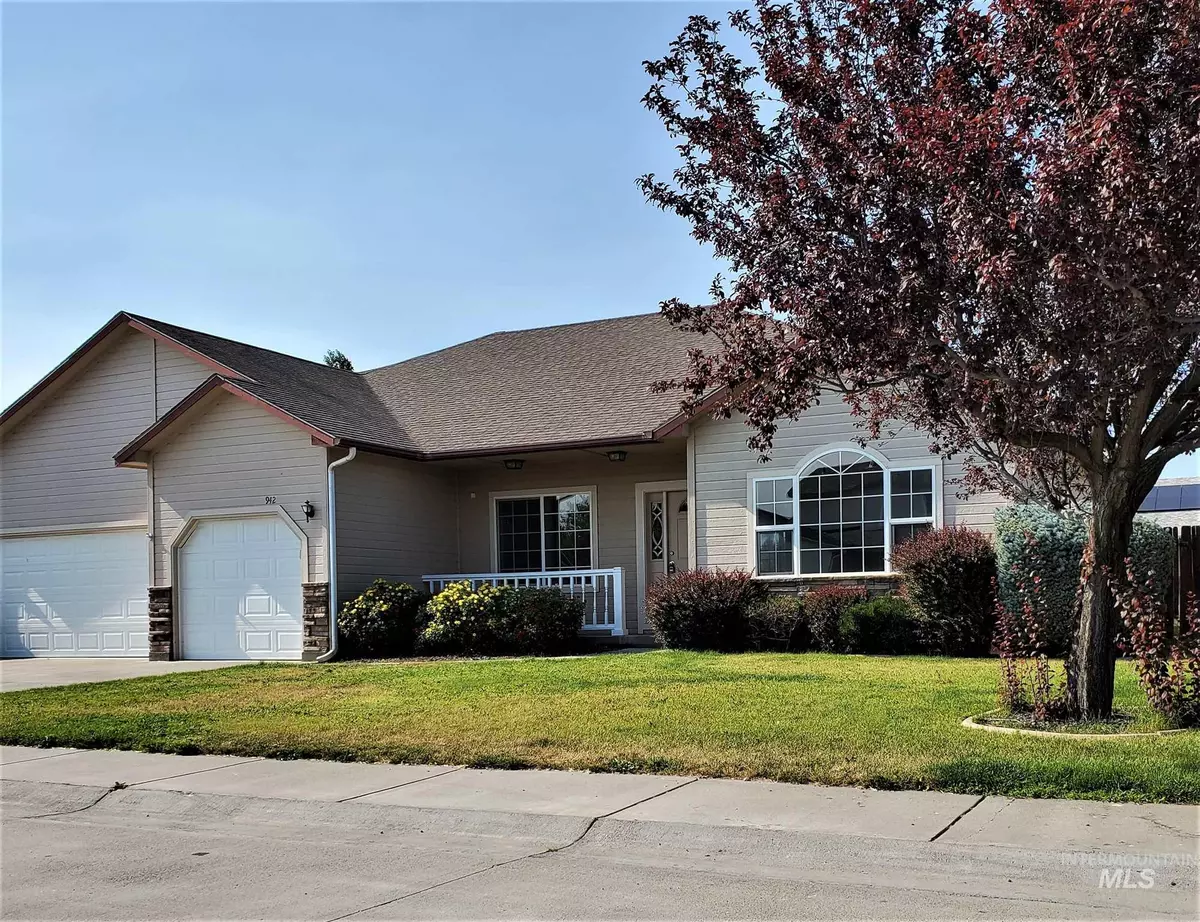 Mountain Home, ID 83647,942 NE Tanager St