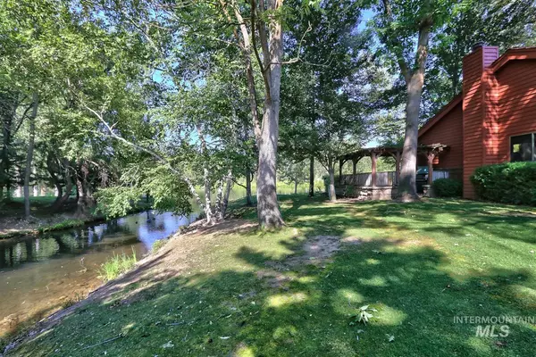 Boise, ID 83706-0000,1907 S Lake Heron Lane