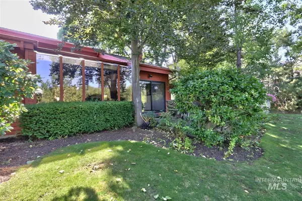 Boise, ID 83706-0000,1907 S Lake Heron Lane