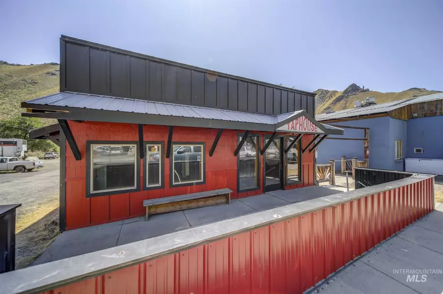 100 & 104 S Main Street, Riggins, ID 83549