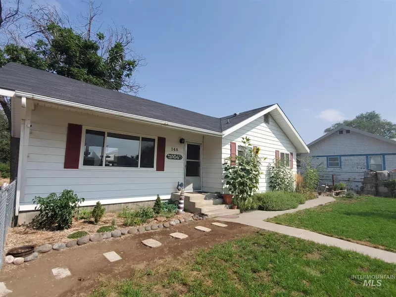 148 W 3rd Ave, Glenns Ferry, ID 83623