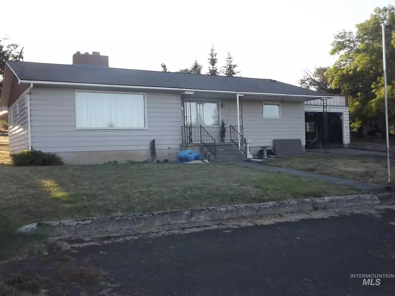 208 Birch Street, Nezperce, ID 83543