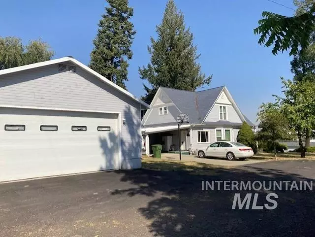 512 Walnut St, Nezperce, ID 83543