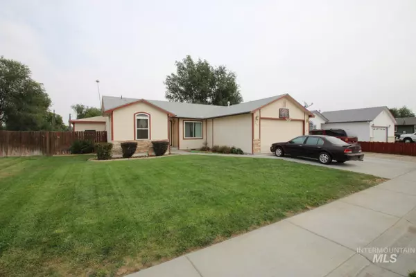 1690 Peregrine Dr, Mountain Home, ID 83647