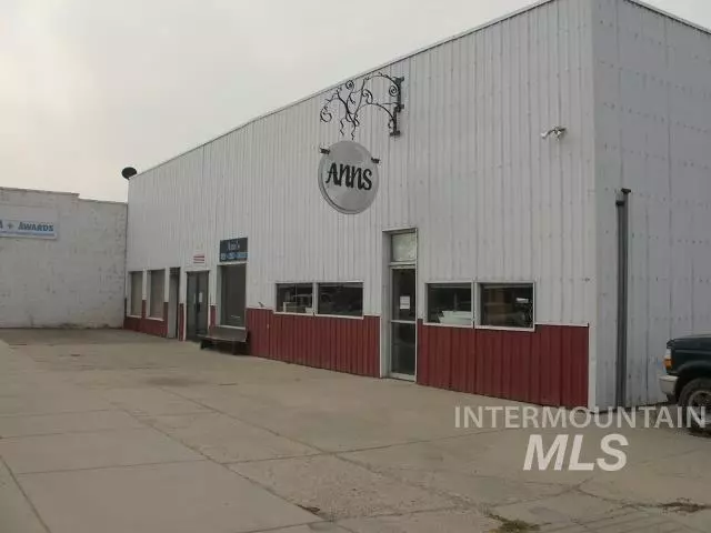 227 & 229 Plymouth Ave, New Plymouth, ID 83655