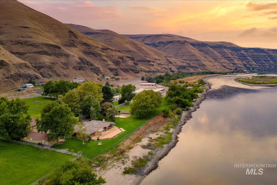 6523 & 6391 Snake River Road, Asotin, WA 99402