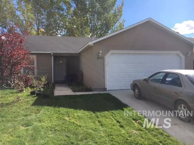 221 Parkmont Way, Caldwell, ID 83605