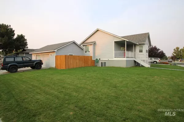 Meridian, ID 83642,1251, 1253 W Crest Wood Drive