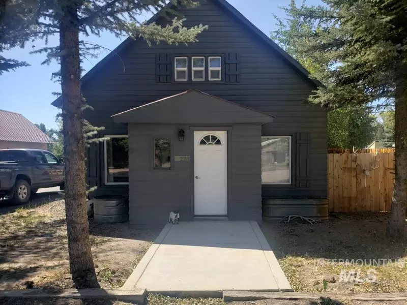 228 W Sage Ave, Fairfield, ID 83327