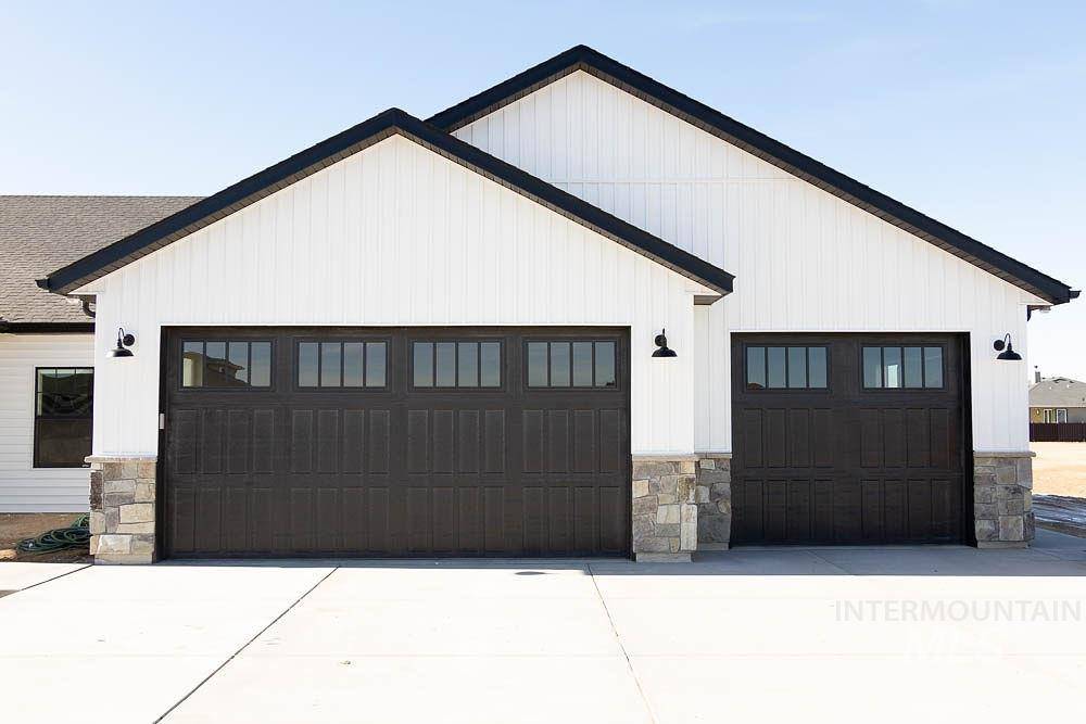 Filer, ID 83328,3837 N 2469 E