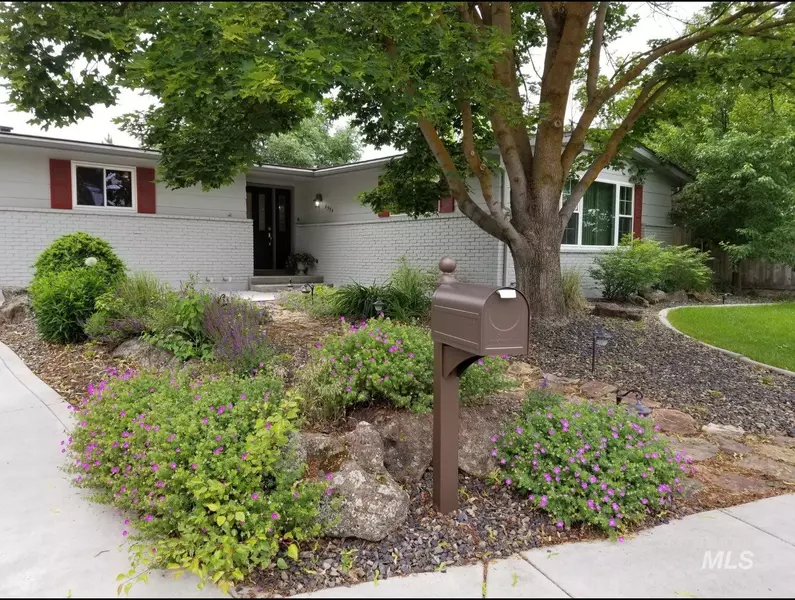 8335 W Valley View Dr, Boise, ID 83704