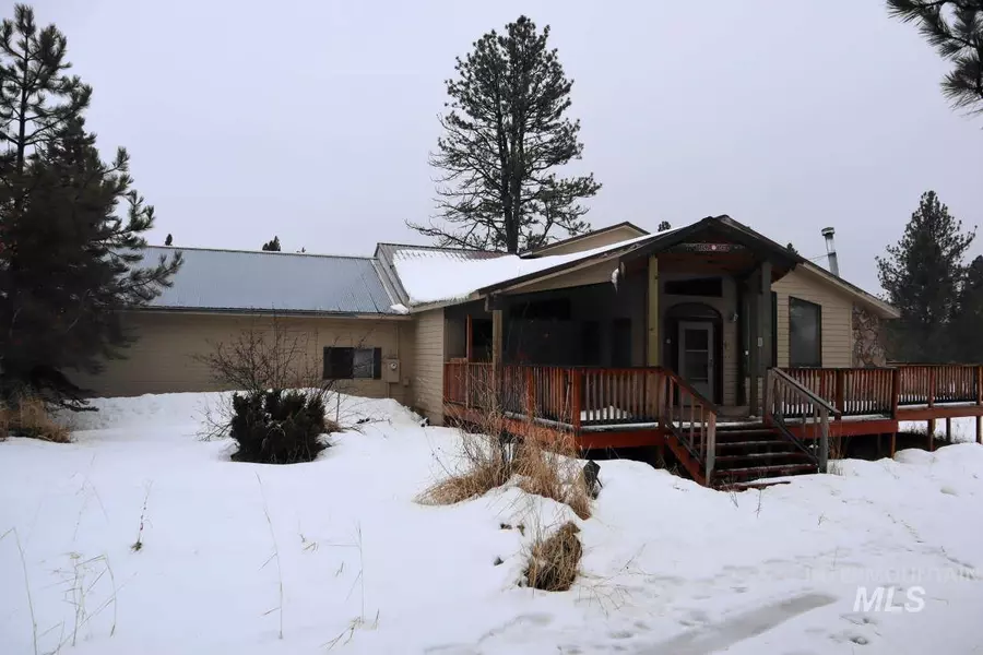 1231 Forest Road, Winchester, ID 83555