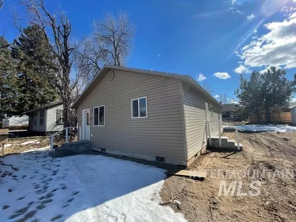 325 E 6th Ave, Jerome, ID 83338