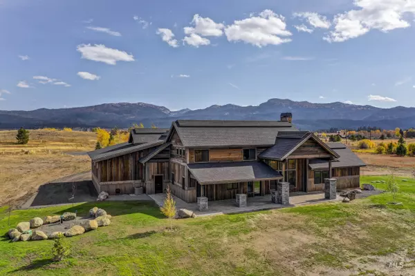 9 Michelle Place, Mccall, ID 83638
