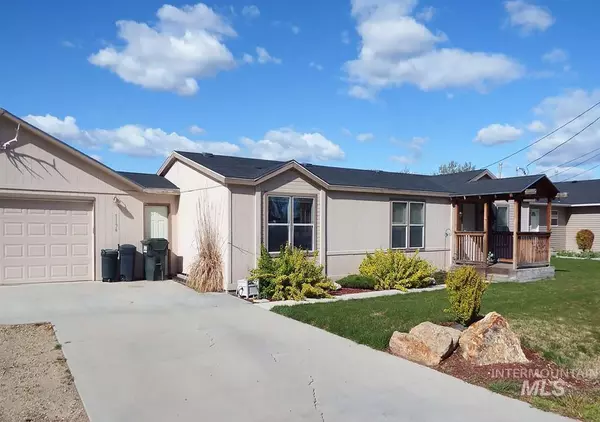 1196 W Owyhee St, Kuna, ID 83634