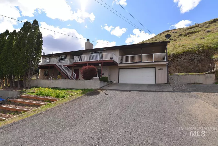 320 Adams St, Asotin, WA 99402