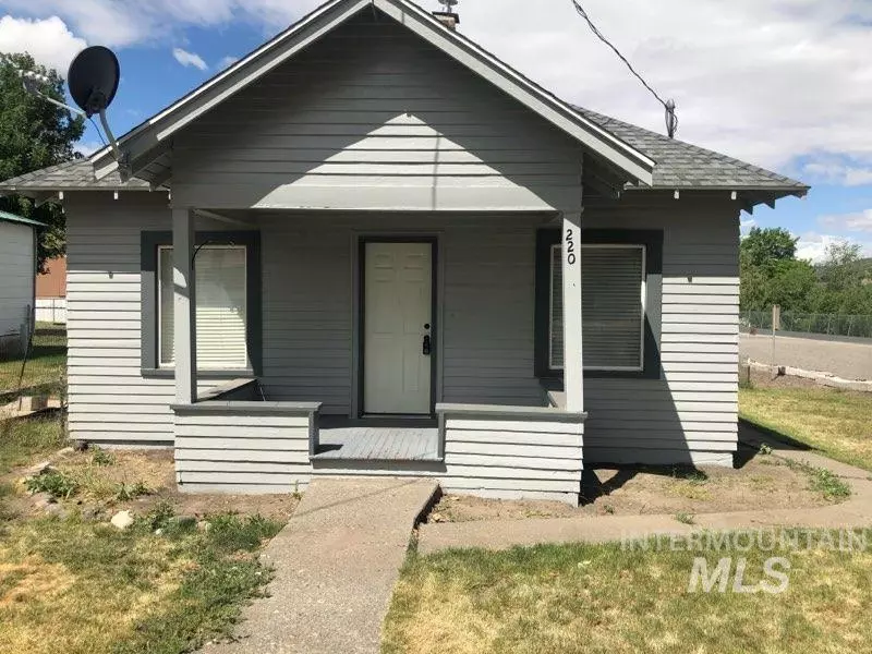 220 12th St, Pomeroy, WA 99347