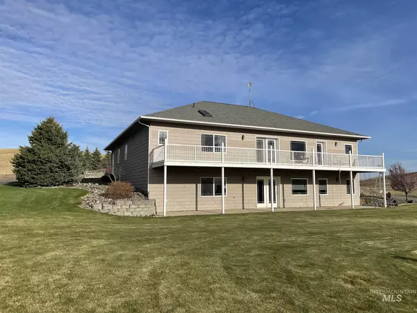 17725 Morscheck Road, Genesee, ID 83832