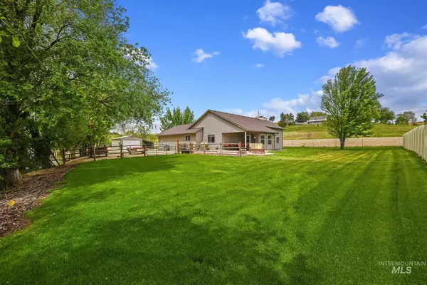 9801 Foothill Road, Middleton, ID 83644