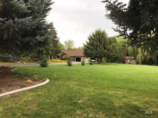 355 E Rooster Dr, Eagle, ID 83616