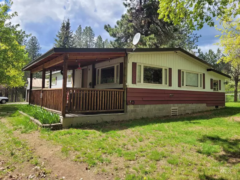 913 E 2nd Avenue, Deary, ID 83823-9999