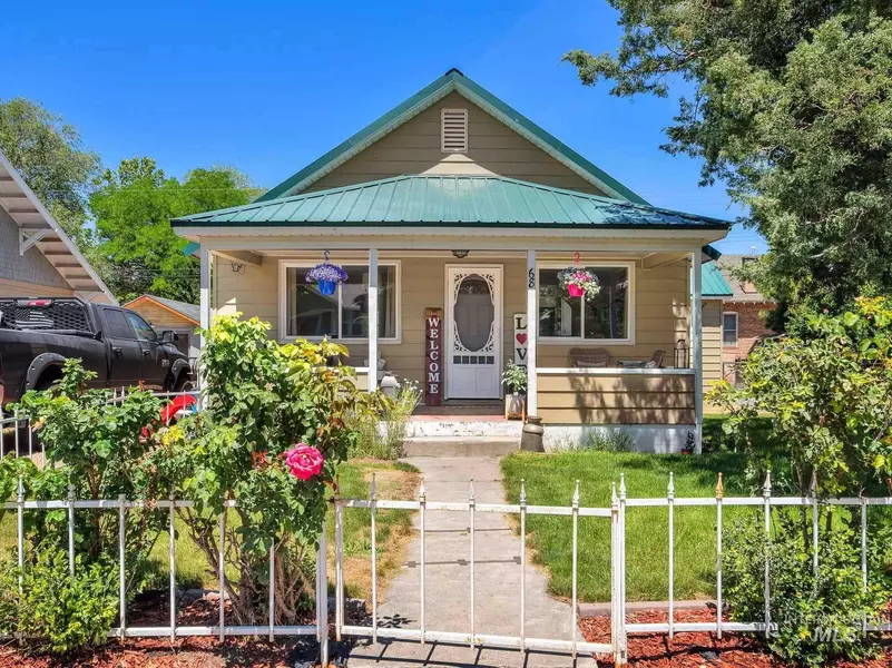 68 W Garfield Ave, Glenns Ferry, ID 83623