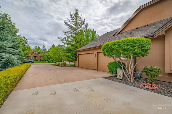 Eagle, ID 83616-7143,1739 S Lake Crest Way