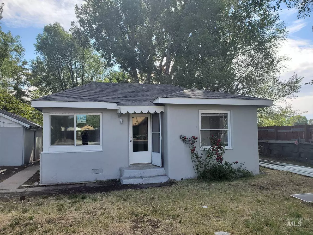 Payette, ID 83661,735 S Park St