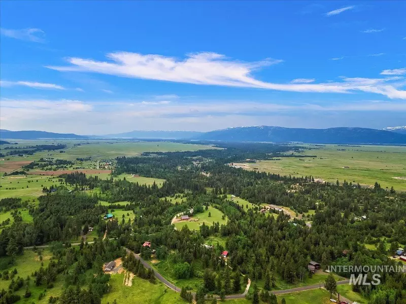 93 Finn Church Ln, Mccall, ID 83638