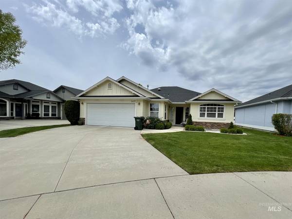 2417 N Phoenix Ln, Meridian, ID 83646