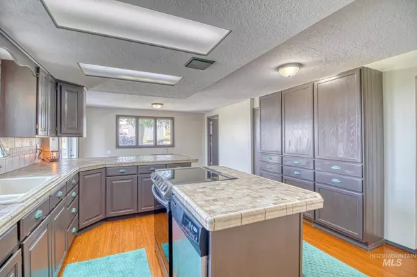 Bliss, ID 83314-5041,1909 S 750 E