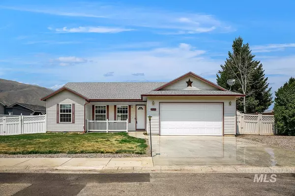 130 N Riverside Dr, Horseshoe Bend, ID 83629