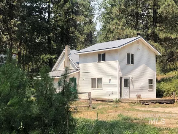 1305 Shore Dr, Cascade, ID 83611