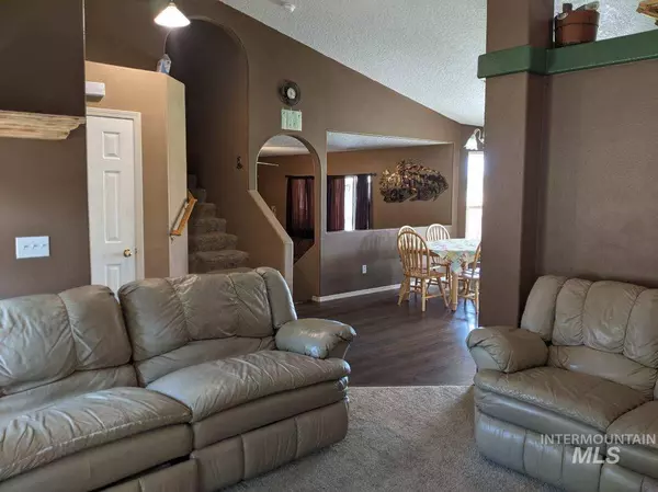 Nampa, ID 83686-8295,516 Aurora Dr