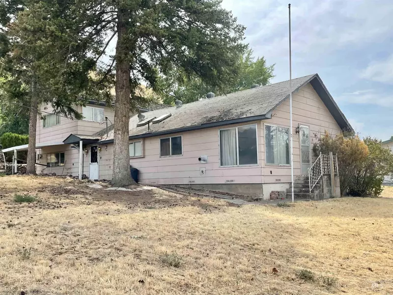 618 3rd Street, Asotin, WA 99402