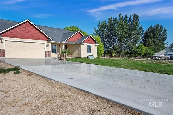 3047 Royal Vista Ct, Homedale, ID 83628