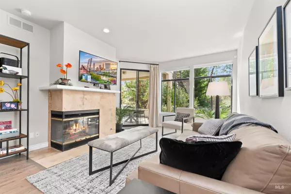 Boise, ID 83706,986 E Riverpark Ln