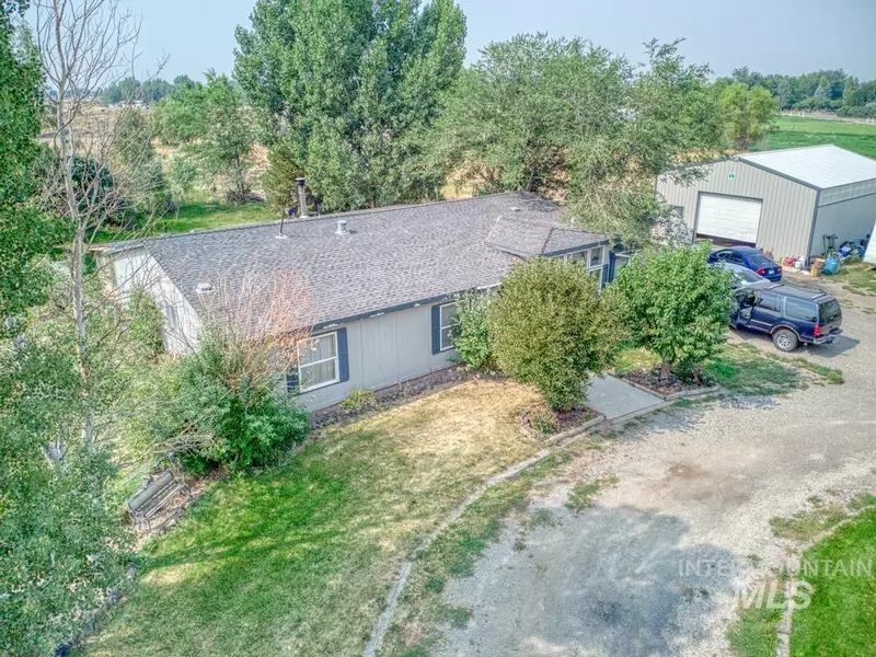 23 W Huyser Dr, Shoshone, ID 83352