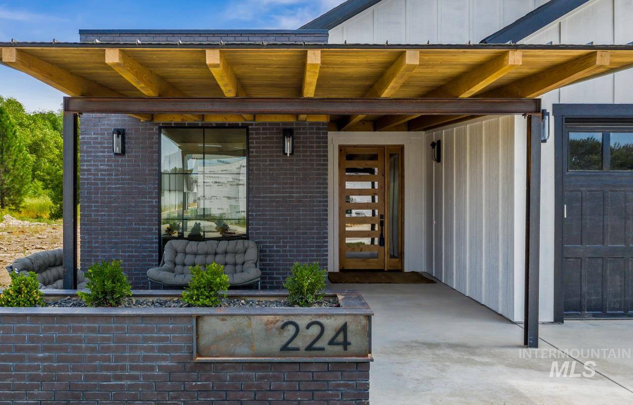 Eagle, ID 83616,170 S Carbon Rivet Ave